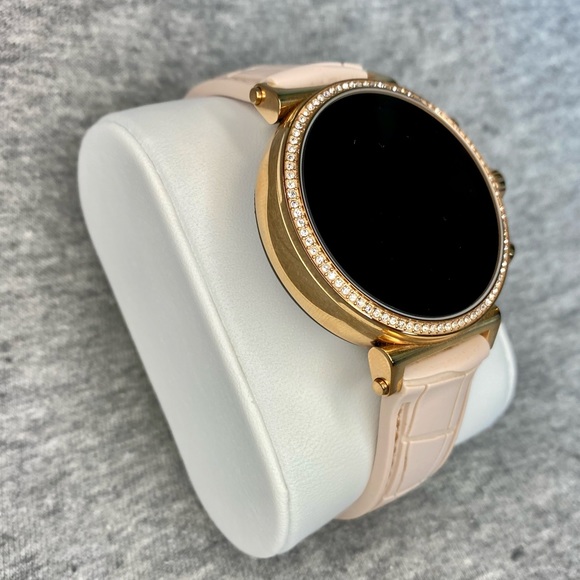 Michael Kors Access Smartwatch (like new) - Picture 4 of 7